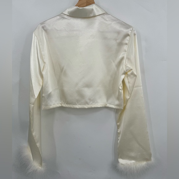 NEW Edikted Top Cropped Satin Button Down Top w/ Fuzzy Feather Cuffs Cream XSM - Picture 3 of 6